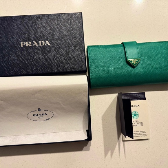 Prada Large Saffiano and smooth leather wallet - Picture 1 of 3